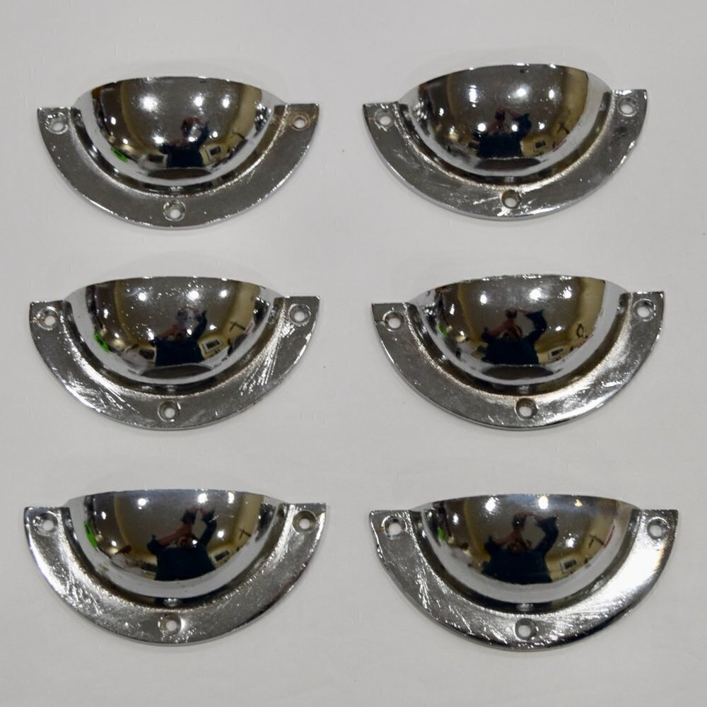 New set of 6 cabinet pulls /knobs, have many *